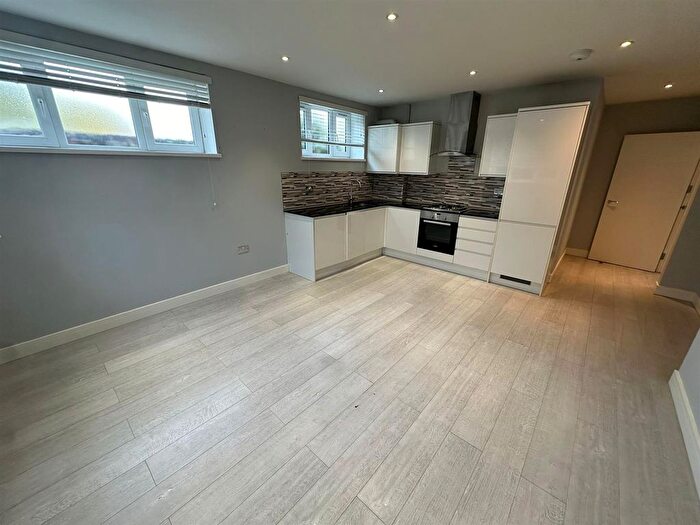 1 Bedroom Flat To Rent In Kingsbridge Road, Walton-On-Thames, KT12
