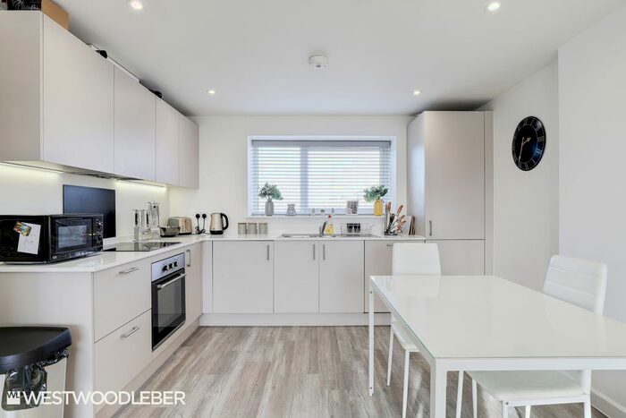 1 Bedroom Flat To Rent In Lampits, Hoddesdon, EN11