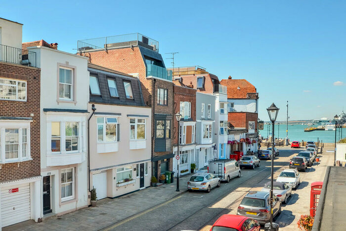 3 Bedroom Town House To Rent In Old Portsmouth, Hampshire, PO1