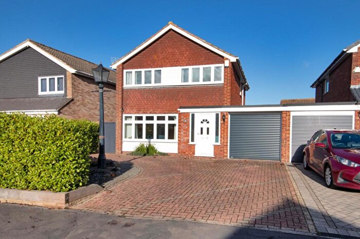 3 Bedroom Link Detached House For Sale In Shearwater, Longfield, Kent, DA3