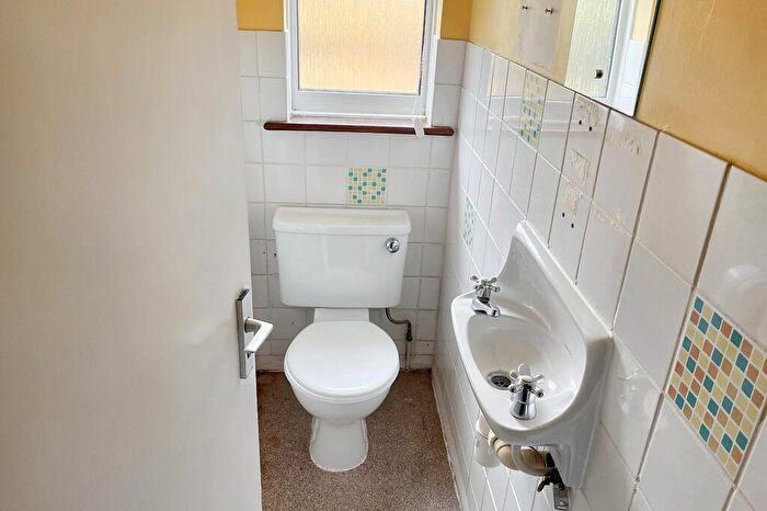8 Bedroom Detached House For Sale In Heathlands, Chequers Lane, Walton-on-the-Hill, Surrey, KT20