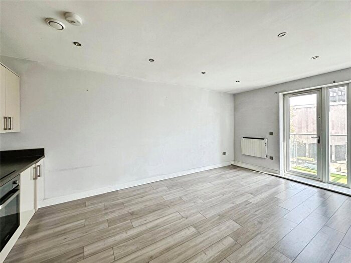 2 Bedroom Apartment For Sale In Victoria Avenue, Southend-on-Sea, Essex, SS2