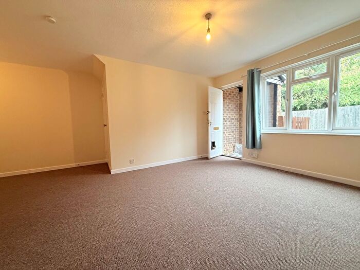 1 Bedroom Maisonette To Rent In Yew Grove, Welwyn Garden City, AL7