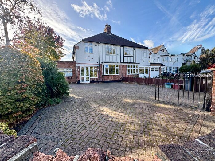 4 Bedroom Semi Detached House For Sale In Jersey Road, Hounslow, Greater London, TW5