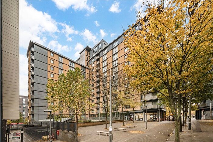 2 Bedroom Flat For Sale In Victoria Road, London, W3