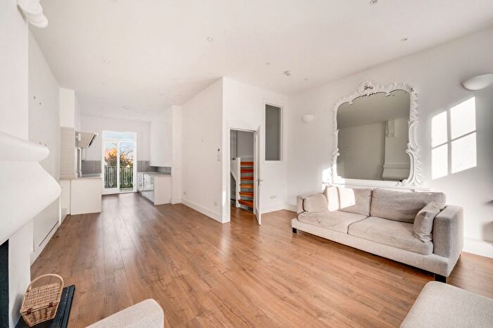 3 Bedroom Flat To Rent In Westbourne Grove, W11