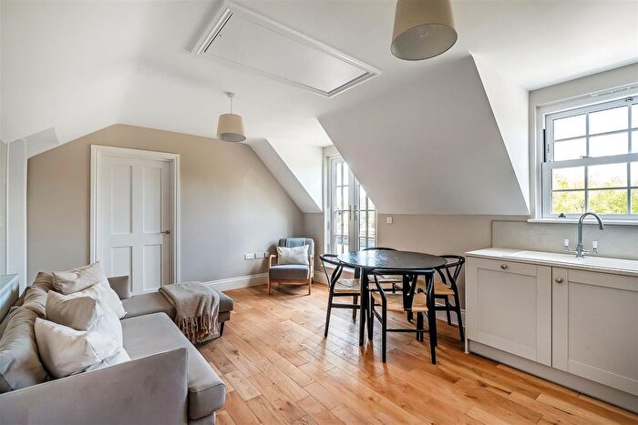 1 Bedroom Flat For Sale In Horsham Road, Beare Green, Dorking, RH5