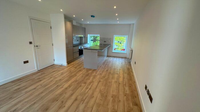 2 Bedroom Flat To Rent In High Street, Hounslow, TW3