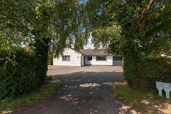 4 Bedroom Detached Bungalow For Sale In Taverham Road, Felthorpe, Norwich, NR10