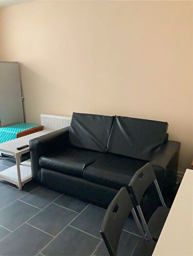 6 Bedroom Semi-detached House To Rent In Egerton Road, Manchester, M14