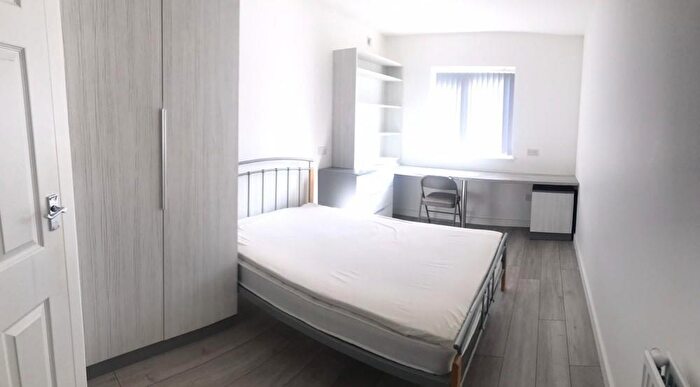 5 Bedroom House To Rent In Blenheim View, Leeds, LS2