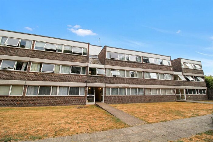 2 Bedroom Flat For Sale In Chessington Road, Ewell Village, KT17