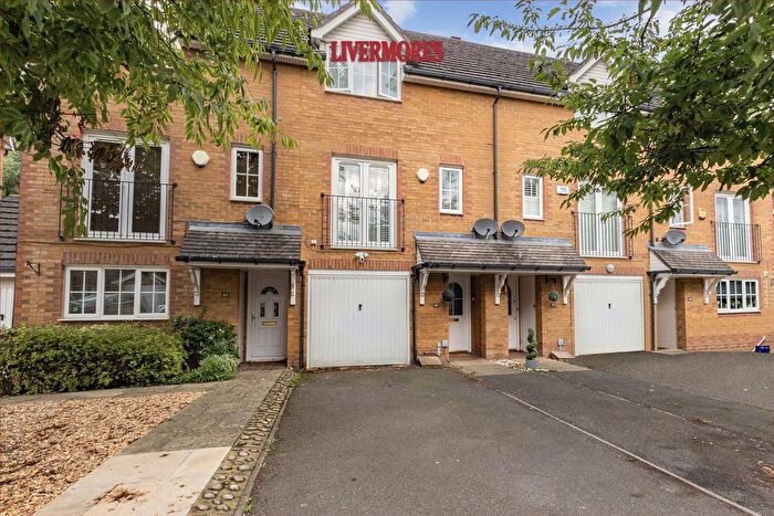 3 Bedroom Town House For Sale In Bascombe Grove, Braeburn Park, Crayford, DA1