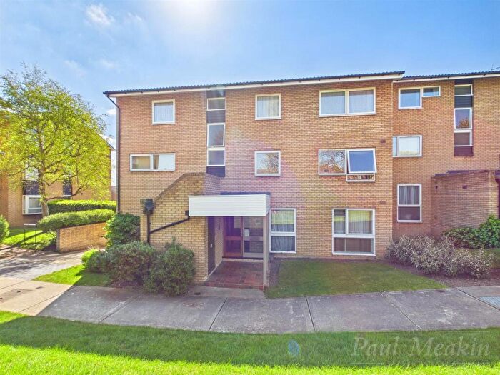 2 Bedroom Apartment For Sale In Pennycroft, Forestdale, South Croydon, CR0
