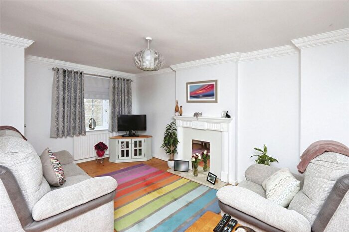 3 Bedroom Detached House For Sale In Willingham Gardens, Sothall, Sheffield, South Yorkshire, S20