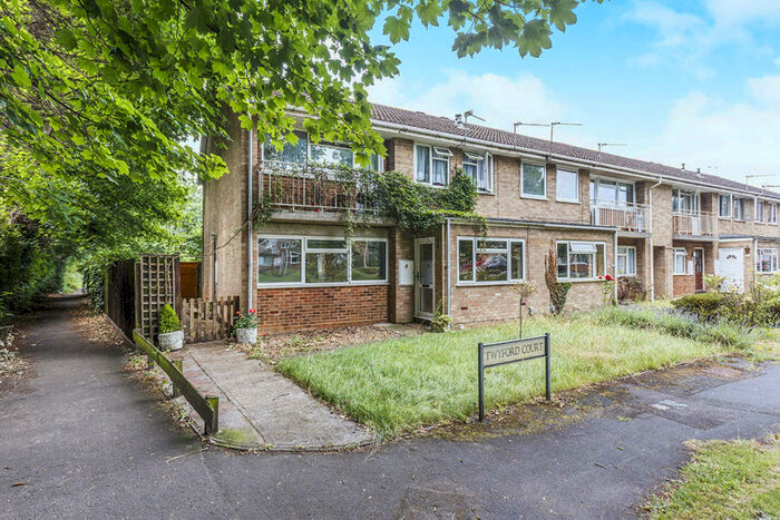 2 Bedroom Flat To Rent In Twyford Court, Maidstone, Kent, ME14