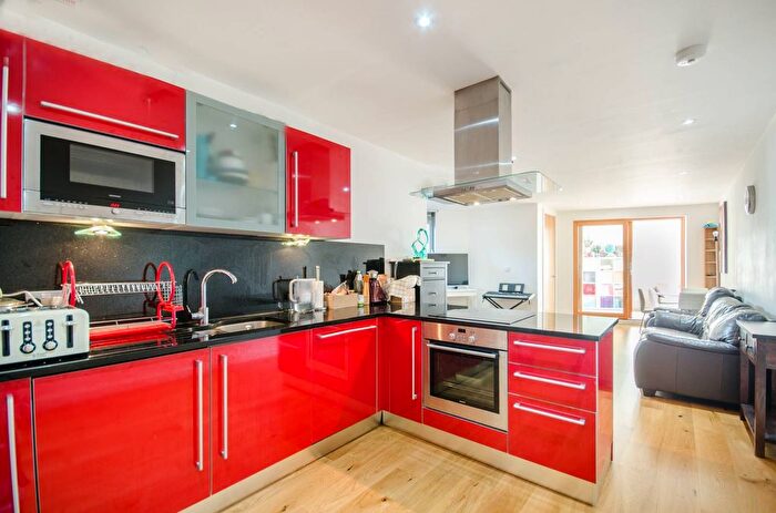 2 Bedroom Flat To Rent In Altyre Road, East Croydon, Croydon, CR0