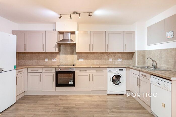 2 Bedroom Flat To Rent In Hull Place, London, E16