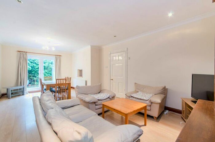 4 Bedroom Detached House To Rent In Woodside, Wimbledon, London, SW19