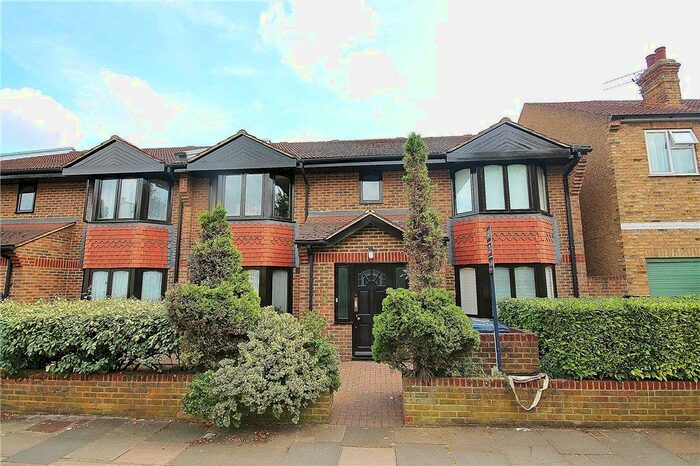 2 Bedroom Flat To Rent In Woodstock Avenue, London, W13