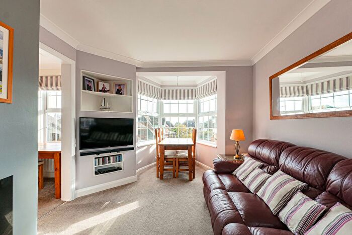 3 Bedroom Flat For Sale In Wirrell Court, Leigh-On-Sea, SS9