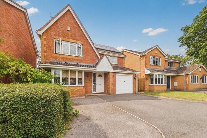 4 Bedroom Detached House To Rent In Prospect Avenue, Farnborough, Hampshire, GU14
