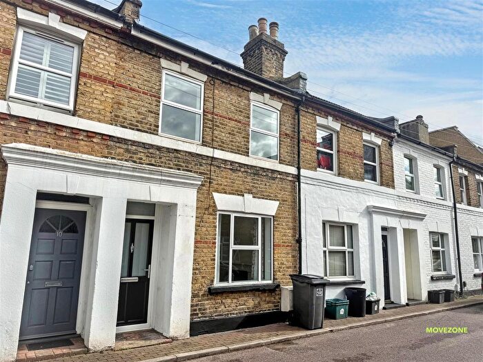 2 Bedroom Property To Rent In Devonshire Square, Bromley, BR2
