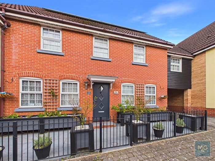 5 Bedroom Semi-Detached House For Sale In Chaffinch Road, Bury St. Edmunds, IP32