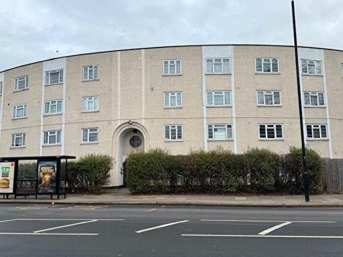 2 Bedroom Flat To Rent In High Street South, London, E6