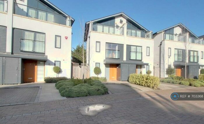 3 Bedroom Semi-Detached House To Rent In Godwin Terrace, Harold Wood, RM3