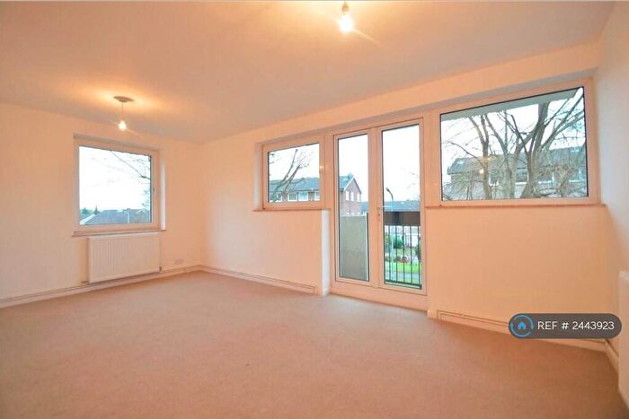 3 Bedroom Maisonette To Rent In Denham Close, Maidenhead, SL6