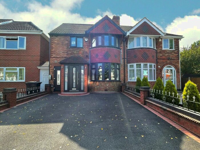 4 Bedroom Semidetached House For Sale In Baldwins Lane, Hall Green