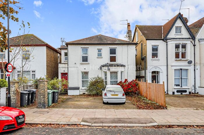 Studio To Rent In Maidstone Road, Bounds Green, N11