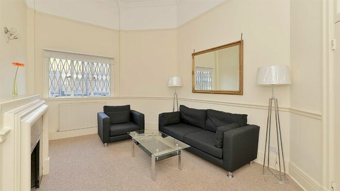 1 Bedroom Flat To Rent In Chiltern Court, Baker Street, London, NW1