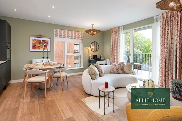 2 Bedroom Flat For Sale In Nestles Avenue, Hayes, UB3