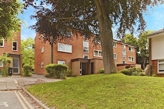 1 Bedroom Flat For Sale In St. Arvans Close, Croydon, Surrey, CR0