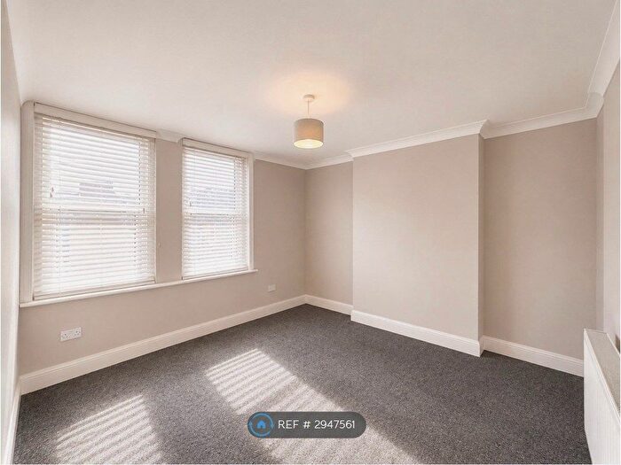 2 Bedroom Flat To Rent In St. Swithuns Road, Bournemouth, BH1