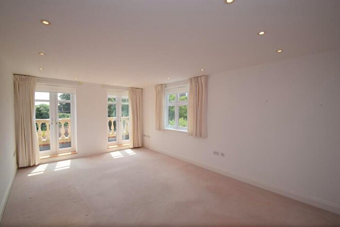 2 Bedroom Flat To Rent In Darley Road, Eastbourne, BN20