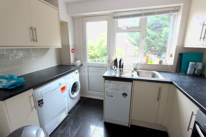 1 Bedroom Apartment To Rent In Goldings Crescent, Hatfield, AL10