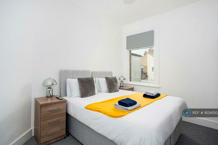 3 Bedroom Maisonette To Rent In Chase Road, Southend-On-Sea, SS1