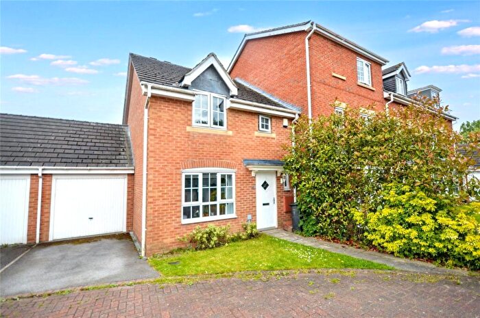 3 Bedroom Town House To Rent In The Oaks, Leeds, West Yorkshire, LS10