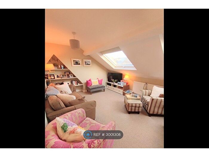 2 Bedroom Flat To Rent In Kenwyn Road, London, SW4