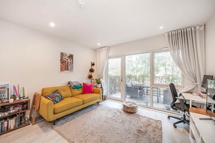 1 Bedroom Flat To Rent In Bittacy Hill, Mill Hill, NW7