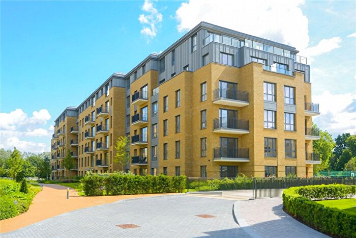 2 Bedroom Flat To Rent In Pinewood Garden, Teddington, TW11