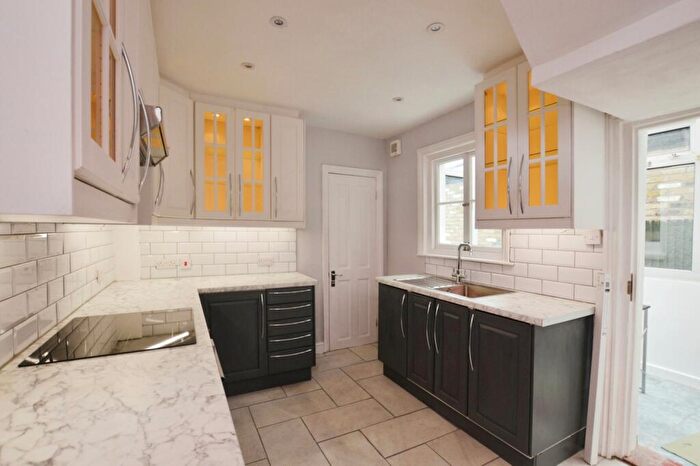 3 Bedroom End Of Terrace House To Rent In Park End Bromley, BR1