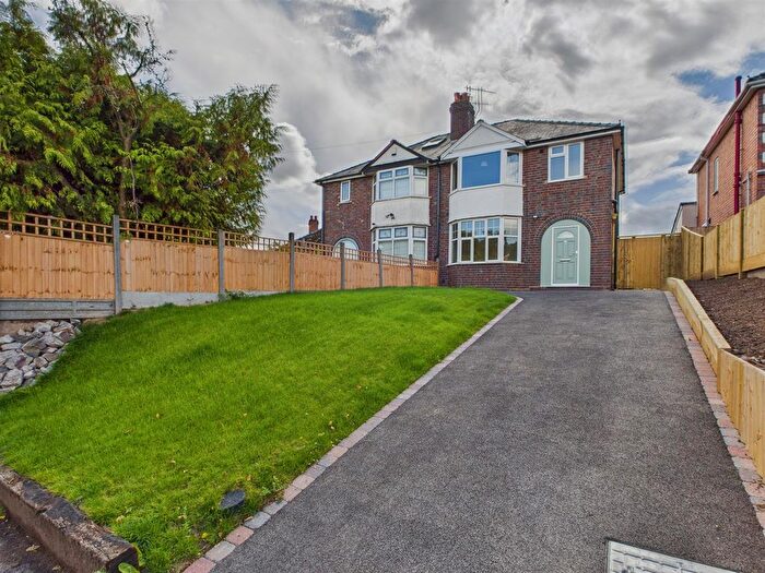 3 Bedroom Semi-Detached House For Sale In Pickersleigh Road, Malvern, WR14