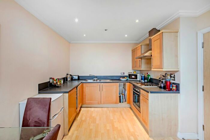 2 Bedroom Flat To Rent In Victoria Road, Acton, London, W3