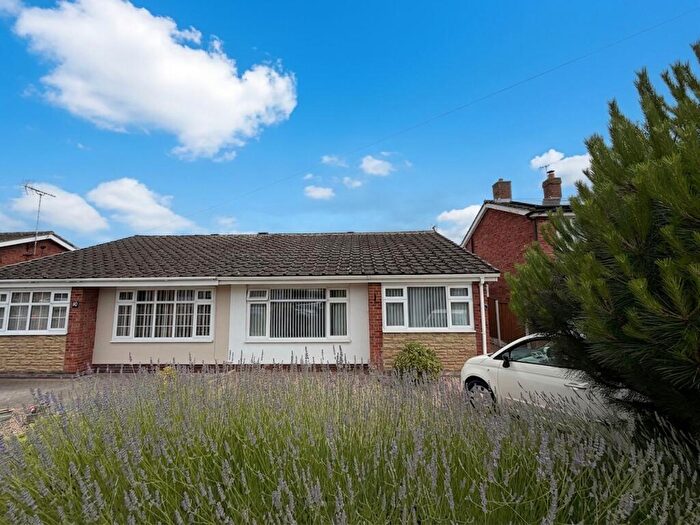 2 Bedroom Semi-Detached Bungalow For Sale In Carrisbrook Road, Carlton-In-Lindrick, S81