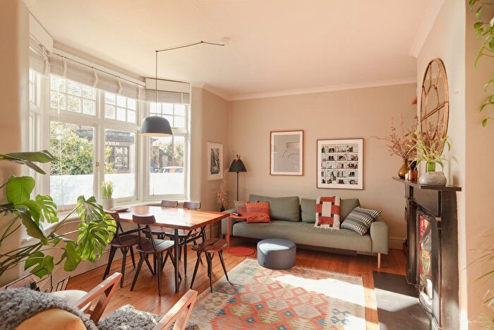 1 Bedroom Maisonette For Sale In St Aidans Road, East Dulwich, SE22