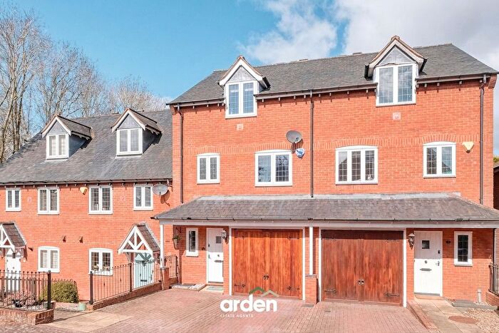 3 Bedroom Town House For Sale In Shakels Close, Redditch, B97